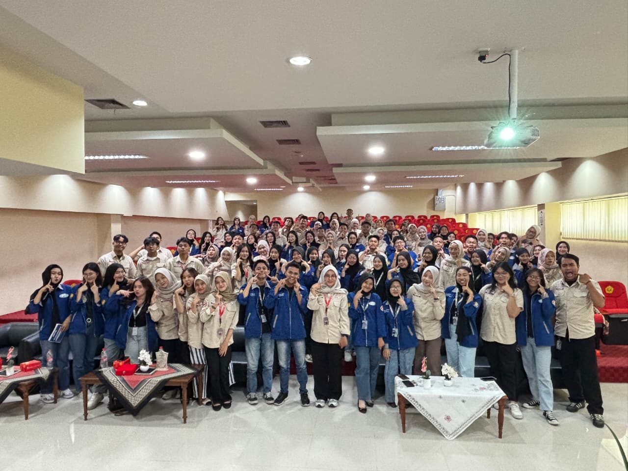 Safari Komunitas Sinergi Unesa X UPNVJT FHMengajar